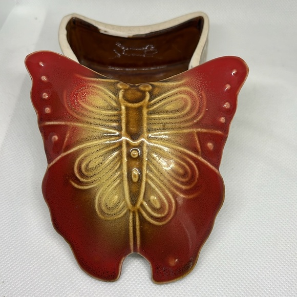 Butterfly ceramic trinket box 3” long 1” deep - Picture 10 of 11